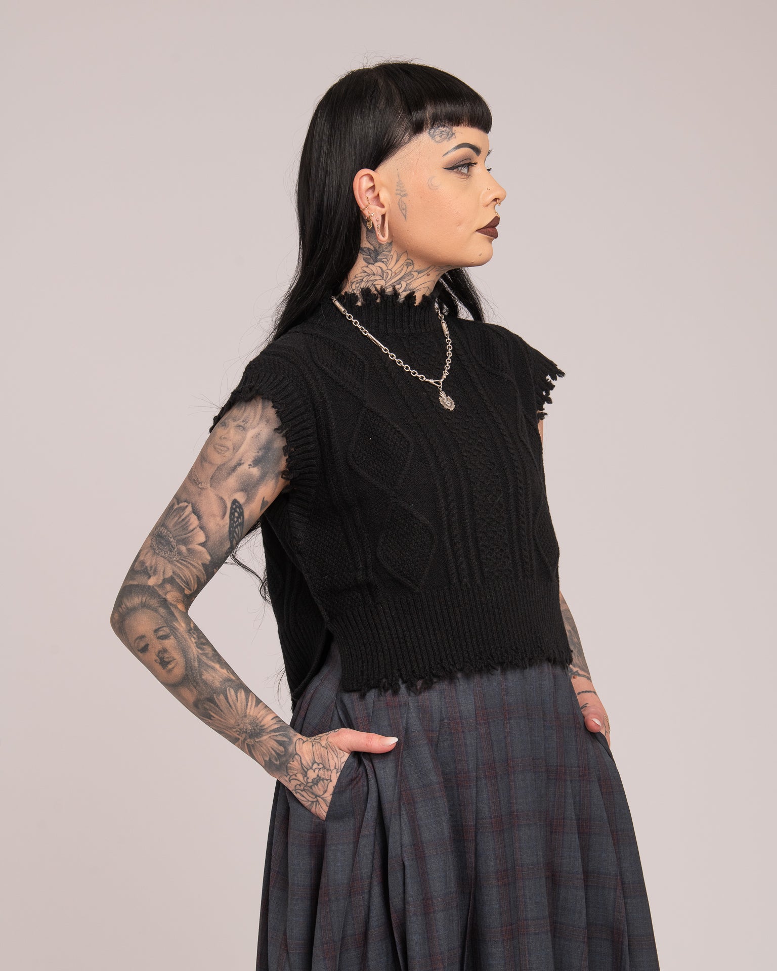 Cropped Cable Vest - Black