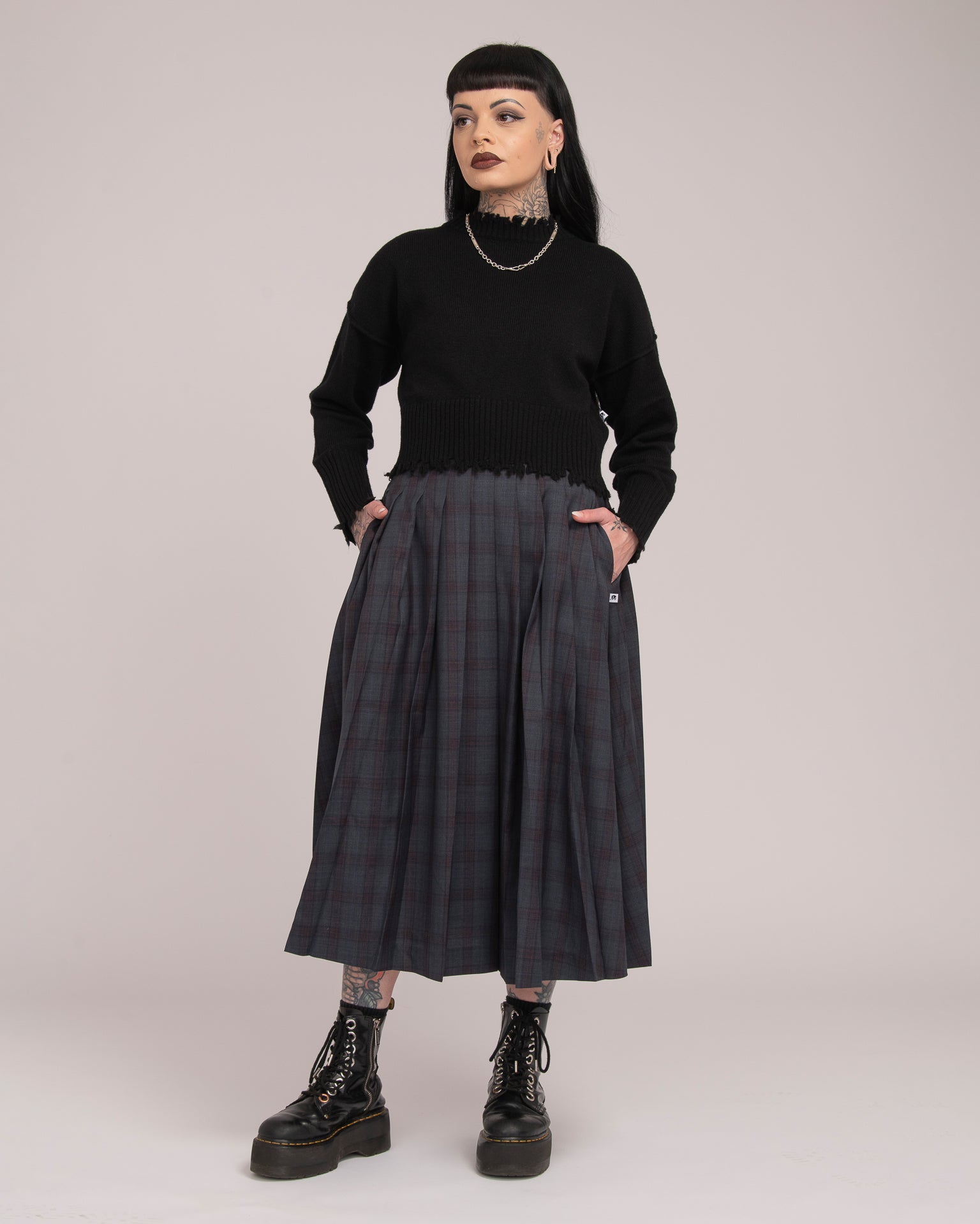 The Fractured Cropped Knit - Black